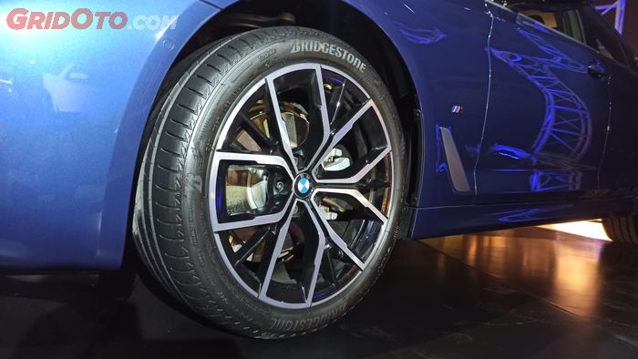 BMW 520i M Sport dapat pelek 19 inci Y Spoke yang lebih sporty