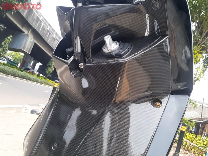 Berbagai body kasar Yamaha Lexi dibalut karbon kevlar
