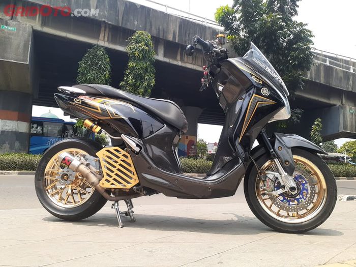 Yamaha Lexi modifikasi dengan kaki-kaki gambot