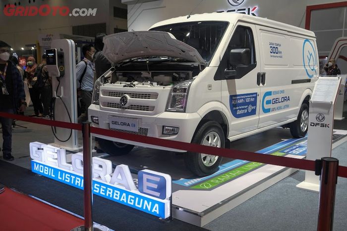 Mobil listrik DFSK Gelora E diganjar promo cicilan ringan selama pameran otomotif di Jakarta, ada lucky dip berhadiah sepeda Brompton juga!