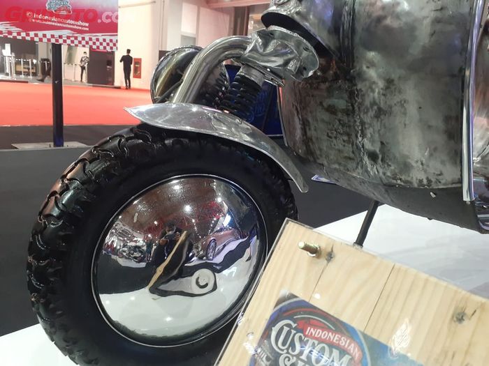 Sokbreker pakai Vespa Excel custom disc brake dan pakai pelek custom 10 inchi