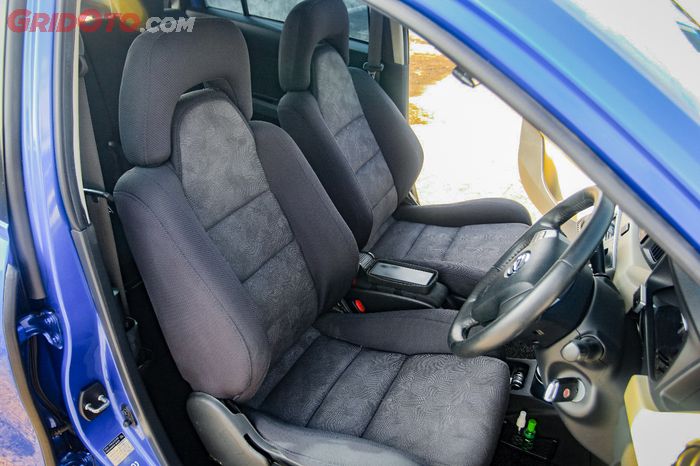 Kondisi jok Corolla GTi mulus dengan fitur lengkap