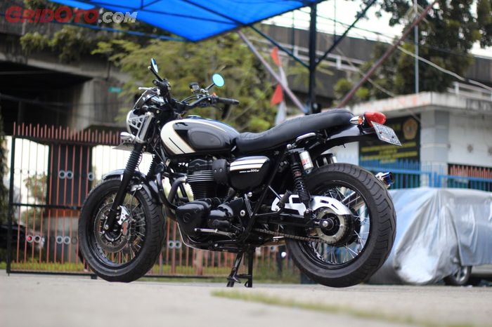 Modifikasi Kawasaki W800 dengan berbagai part custom berbahan aluminium karya Fat Motorsport