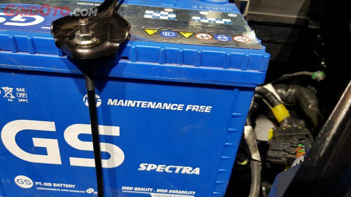 Breket dudukan aki mobil