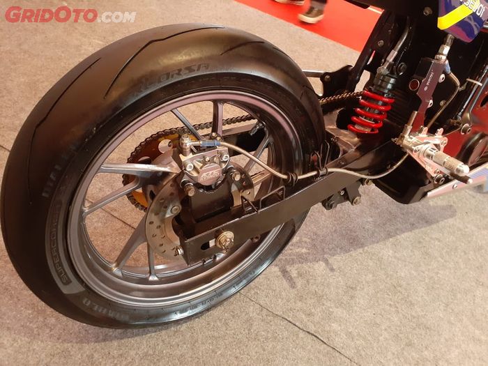 Kaki-kaki motor listrik SEVO 01 cangkok part Kawasaki Ninja 250 dan Ducati Panigale