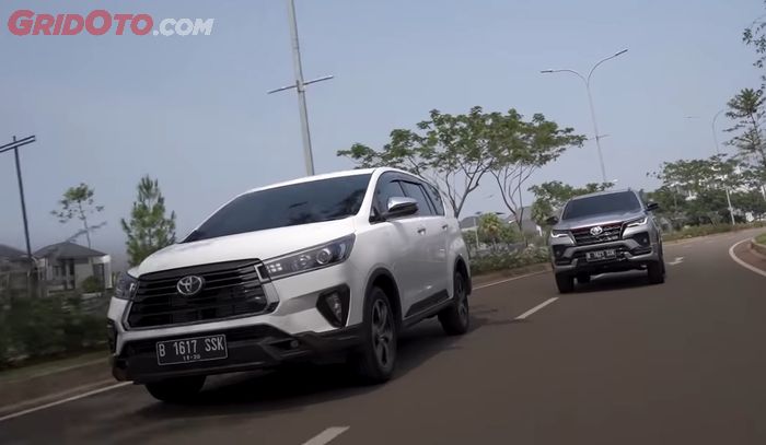 Toyota Kijang Innova dan Toyota Fortuner yang masih menggunakan platform IMV