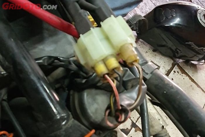 Ilustrasi soket pada kabel motor 