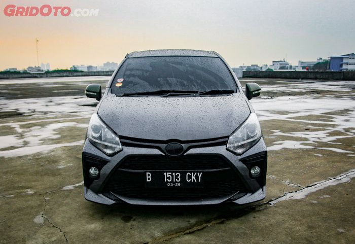 Bagian depan Toyota Agya generasi pertama berubah total