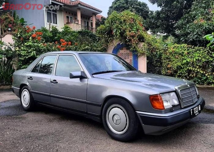 Ilustrasi Mercedes Benz W124 alias Boxer