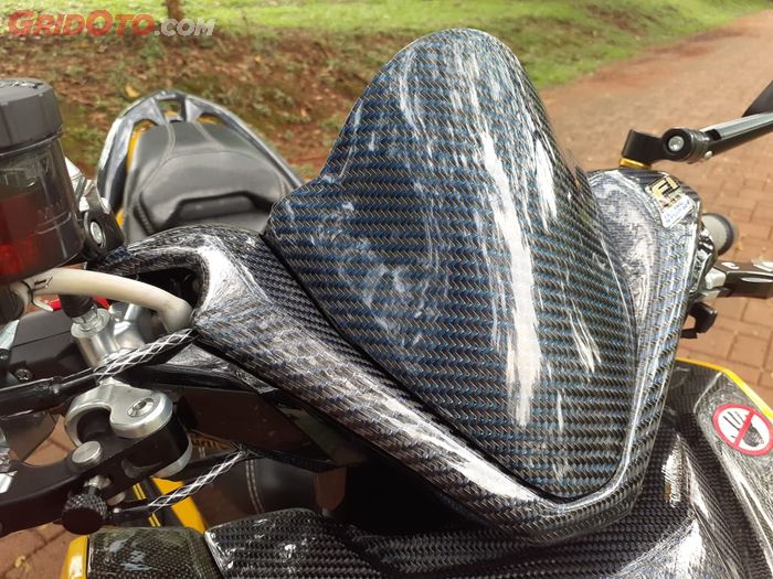 Lapisan karbon kevlar model blue reflective dengan warna kebiruan melapis cover setang dan winshield Honda Vario 150