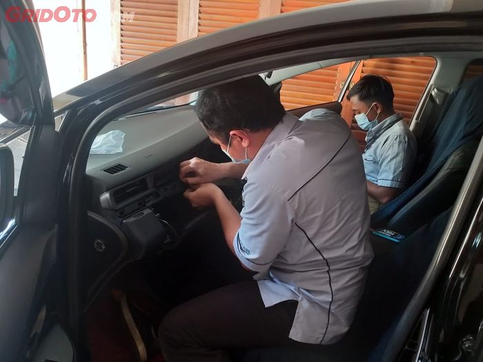 pemasangan immobilizer pada Toyota Kijang Innova tipe G