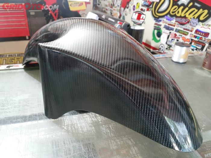 Sepatbor hasil custom stiker full motif karbon garapan M2D Design