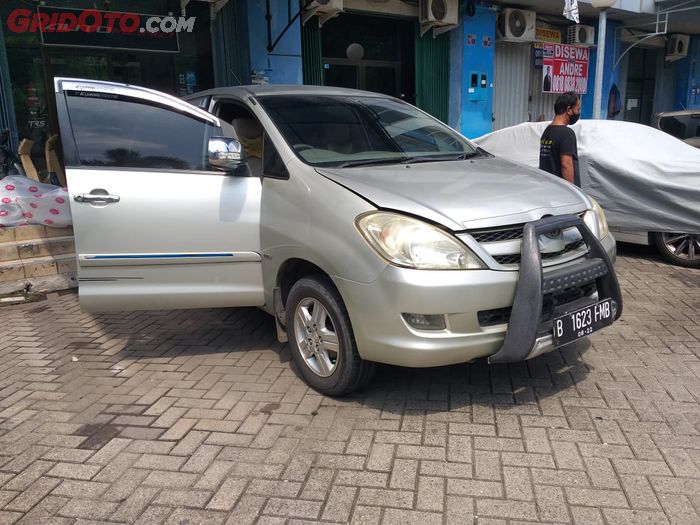 Upgrade Kijang Innova Lawas Jadi Fresh Pakai Body Kit Tipe V 2015