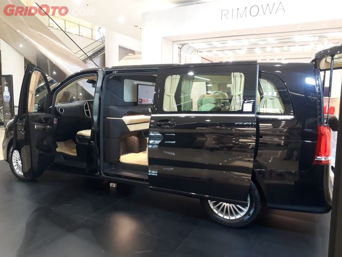 Mercedes-Benz Vito RSE tampil anggun dengan partisi kabin dan entertainment mumpuni