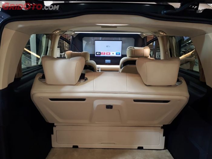 Kabin Mercedes-Benz Vito RSE tetap untuk 5 penumpang plus jok baris ketiga model flat bed