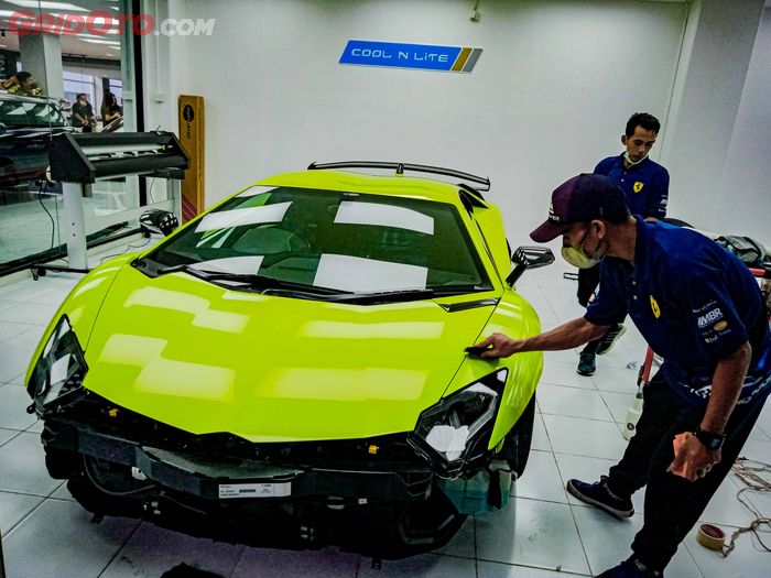 Pengaplikasian PPF pada Lamborghini