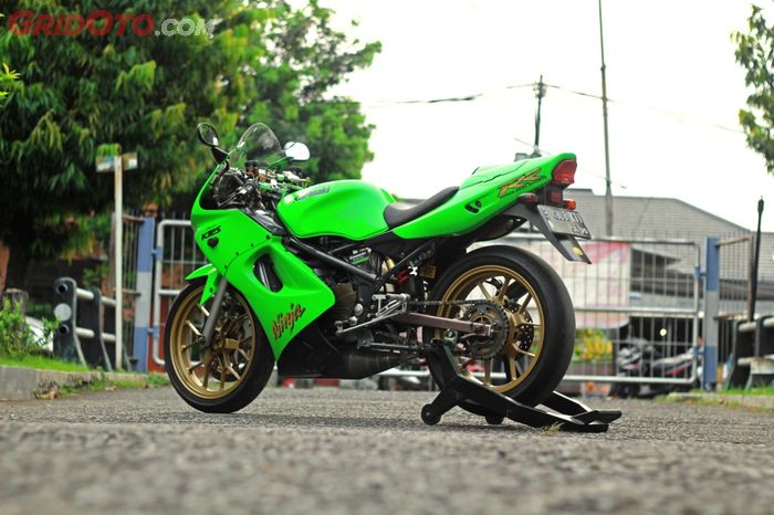 Modifikasi Kawasaki Ninja 150 RR garapan Suto Garage, dari upgrade rem malah keterusan!