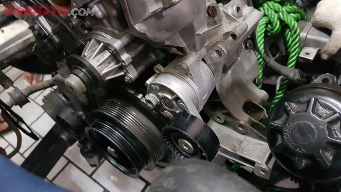 Ilustrasi Komponen Oil Pump Mesin BMW