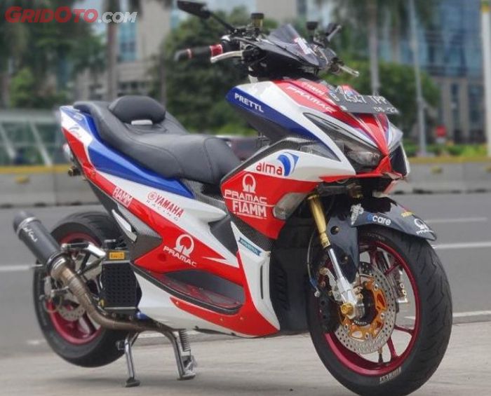 Modifikasi Yamaha Aerox bergaya racing, air brush livery MotoGP 