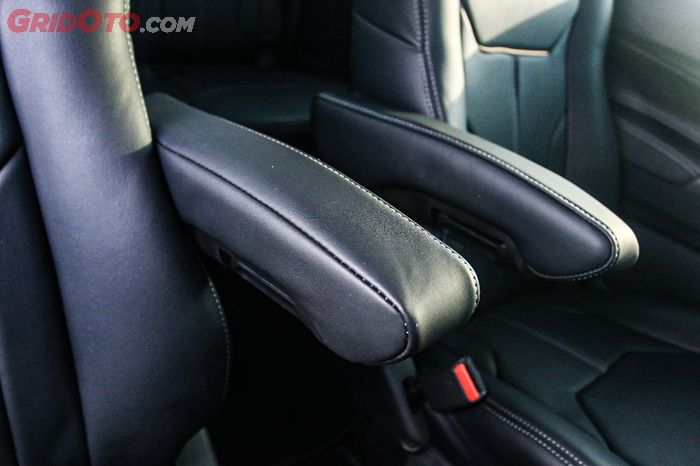 Custom arm rest di captain seat modifikasi Suzuki XL7