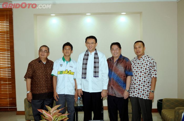 Alfonsus Judiarto bersama rombongan IMI DKI Jakarta lainnya ketika bertemu dengan Basuki Tjahaja Purnama (Ahok).