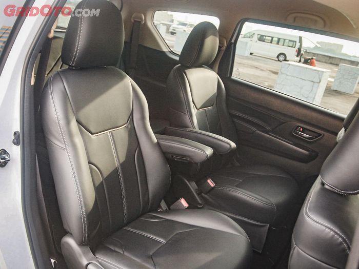 Captain seat dari jok depan Xpander diretrim bahan micro fiber dari Vision Bugatti