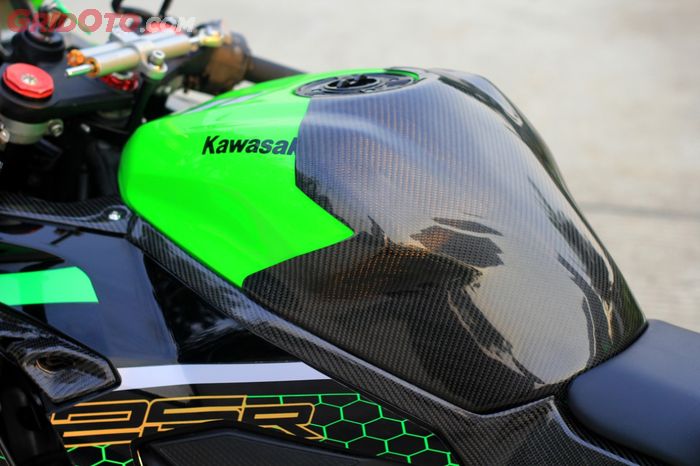 Kawasaki zx25r Carbon