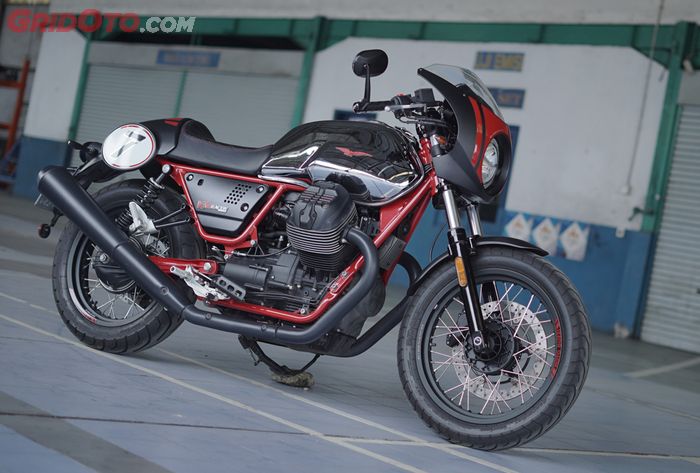 Moto-Guzzi-V7-III-Racer-10th-Anniversary