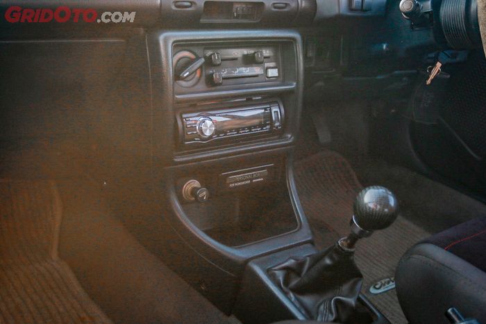 Interior Honda Civic Nouva dengan shift knob Momo
