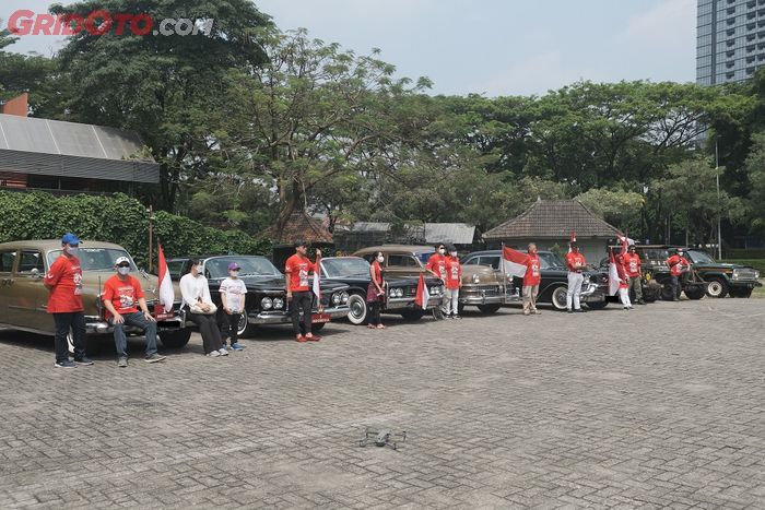 Perhimpunan Penggemar Mobil Kuno Indonesia (PPMKI) bawa 6 eks mobil presiden untuk ziarah dan konvoi kecil memperingati HUT ke-76 RI.