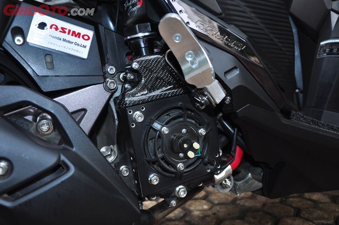 Extra fan berikut cover memberi proteksi dan pendinginan lebih baik di mesin Vario 150 ini