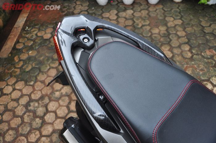Jok standar Vario 150 dicustom serta dilapis kulit sintetis dari MBtech