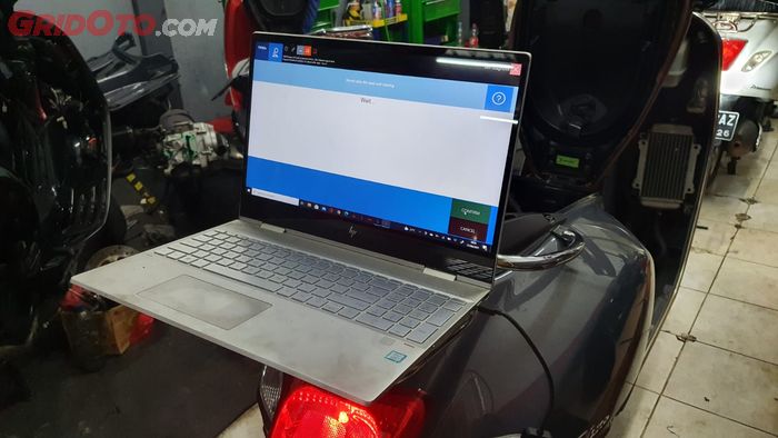 Pengecekan kondisi motor keseluruhan dibuka lewat laptop pakai diagnostic tools 