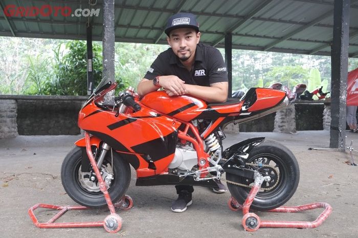Harlan Fadhillah ingin membantu pembalap muda Indonesia go international dengan motor balap MiniGP Alrasyid SND AP10.