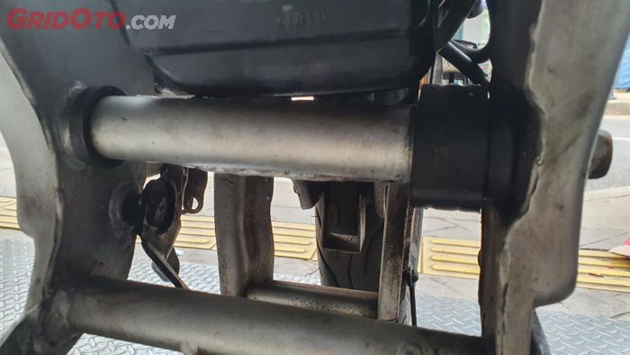 Bagian kolong sepatbor roda belakang Suzuki Satria 120