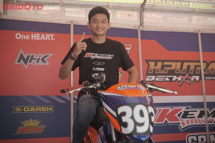 Pembalap muda Indonesia Fadhilah Arbi kaget direkrut Red Bull Rookies Cup, tapi tetap pede pasang target tiga besar.