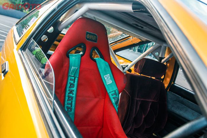 Semi bucket seat OMPi kabin Toyota AE86