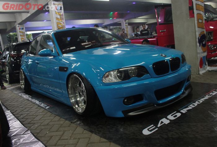 Ilustrasi BMW 318i E46 tampil elegan pasang bodykit M3 