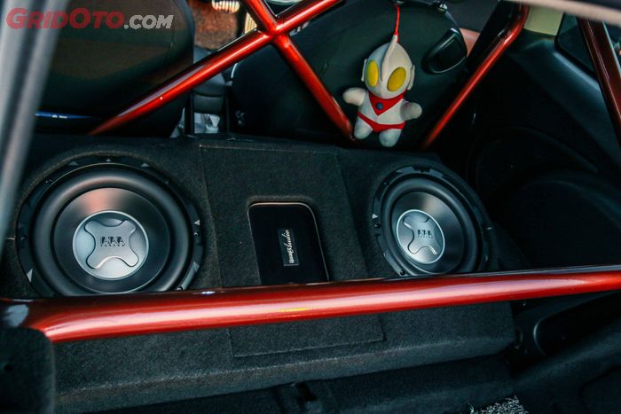 Sepasang subwoofer keren bikin audio makin kece