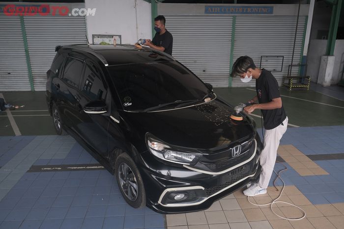 N2 Car Protection siap dipanggil detailing dan coating mobil ke rumah, harganya terjangkau sampai bikin curiga.