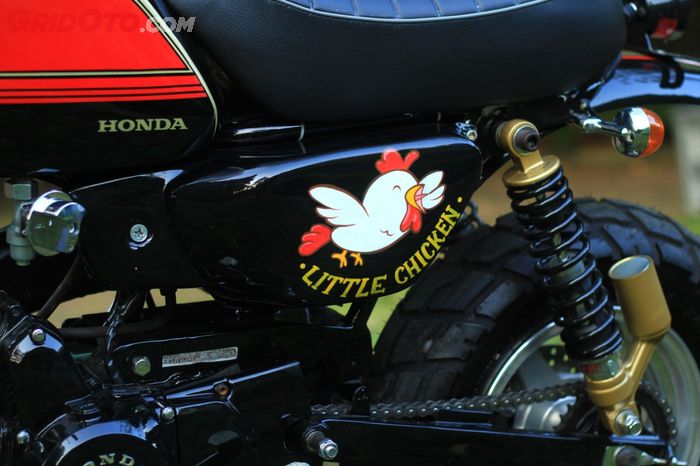 Little Chicken dengan logo ayam jadi lambang dari usaha Fauzi yang menghasilkan Monkey custom