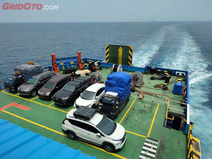 Melakukan penyeberangan pakai kapal ferry kini sudah nyaman