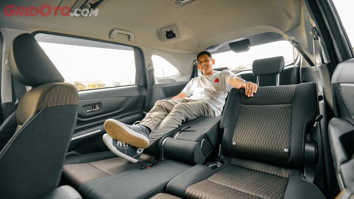 Sofa mode di Toyota Avanza  serupa dengan di Veloz Hybrid 