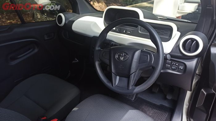 Kabin Toyota C+pod terasa nyaman untuk dua penumpang