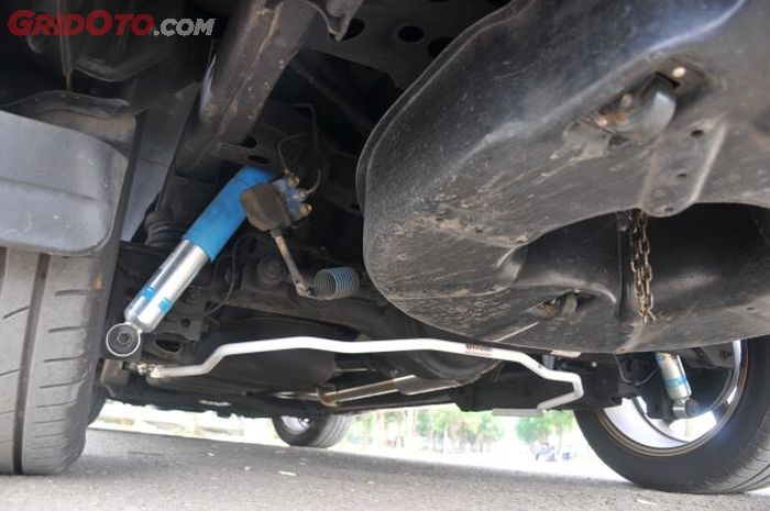 Kaki-kaki turut dibenahi agar laju mobil lebih stabil saat ngebut