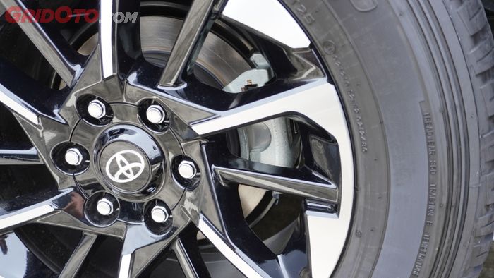 Rem Cakram Toyota Fortuner dengan Kaliper 4 Pot