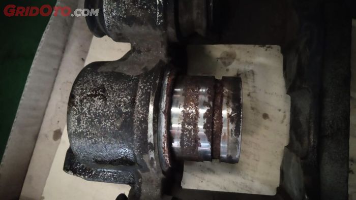 Piston Kaliper Rem Mobil Macet Karena Karat dan Kotor