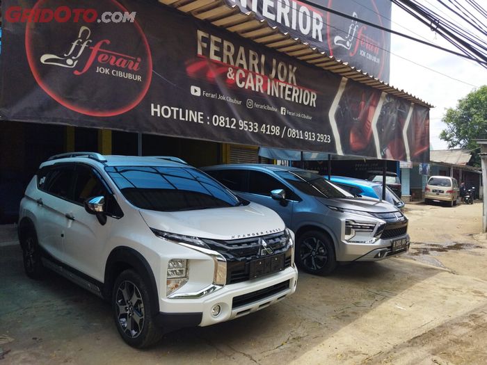 Dua Xpander Cross dan Xpander facelift juga bersiap untuk custom joknya