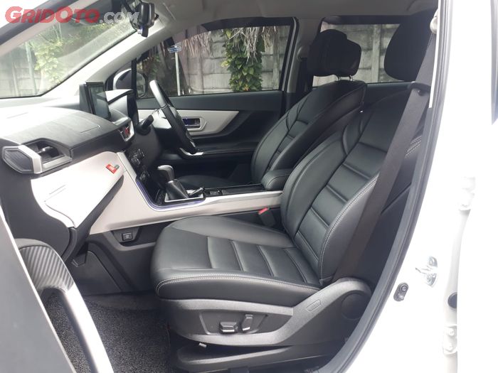 Sebelumnya aplikasi jok copotan BMW di Veloz RWD tidak bisa karena ruang kabin terbatas, tapi sekarang bisa pakai jok BMW Seri-7