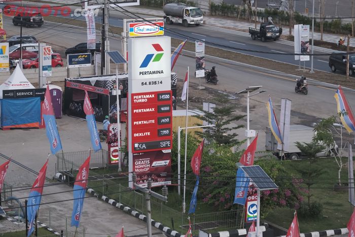 Sobat-sobat yang mau nonton langsung MotoGP Indonesia atau MotoGP Mandalika 2022 wajib tahu, segini harga BBM di sekitar sirkuit Mandalika, Lombok.